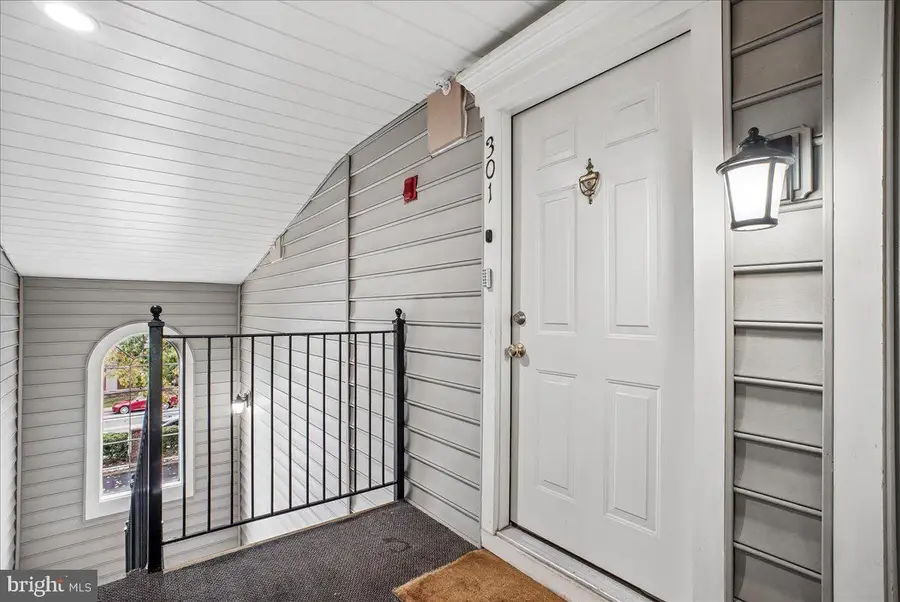 1809 Kenwood Ave #301, Alexandria, VA 22302 - #2
