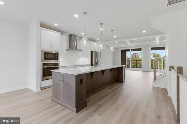 5961 Lookout Ave #201, ALEXANDRIA, VA 22304