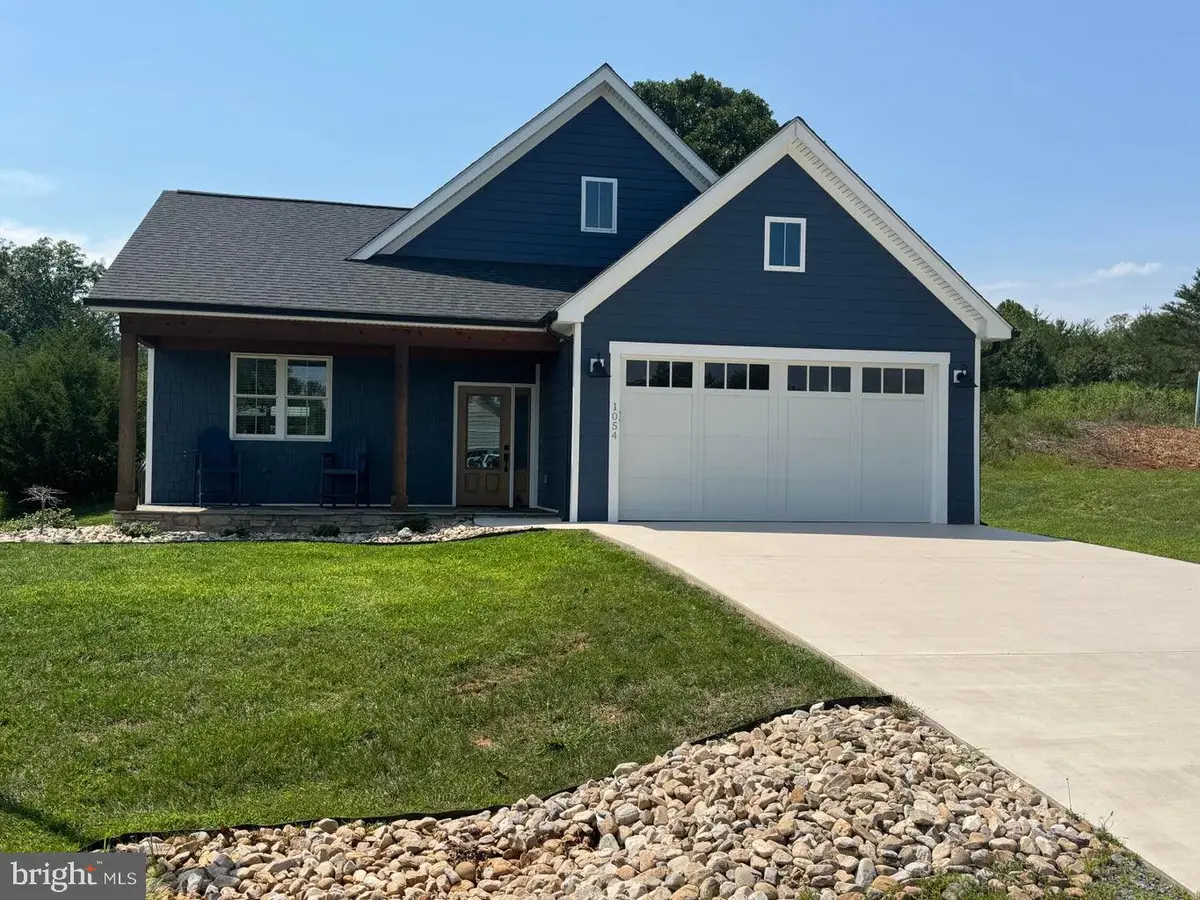 1054 Barrow Hills Dr, Huddleston, VA 24104 - #1