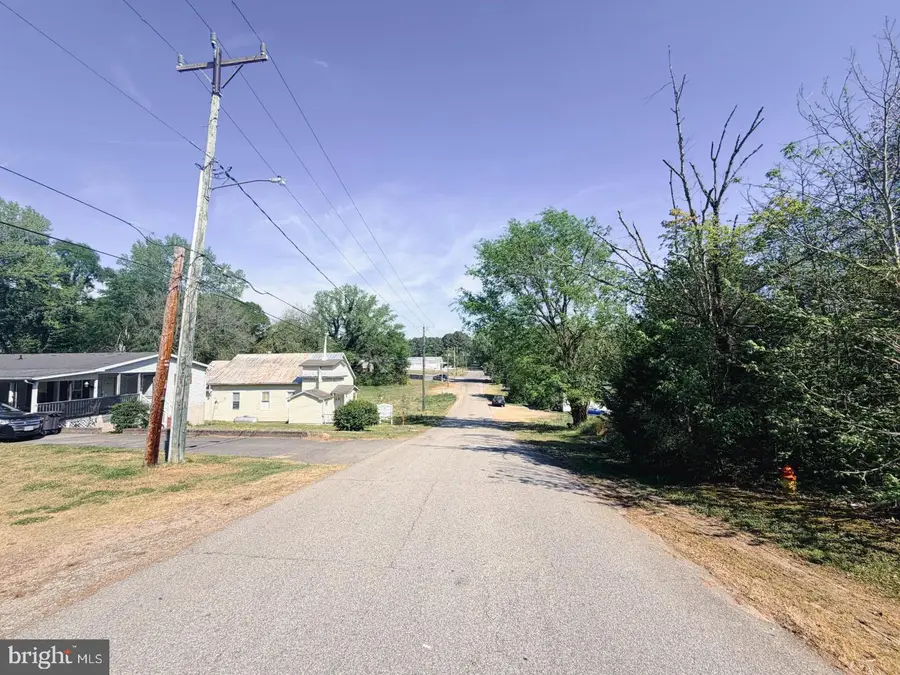 318 W 6th Ave, Lawrenceville, VA 23868 - #2