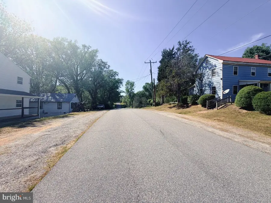 318 W 6th Ave, Lawrenceville, VA 23868 - #3