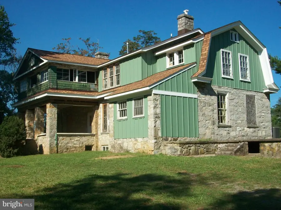 328 N Buckmarsh St, Berryville, VA 22611 - #3