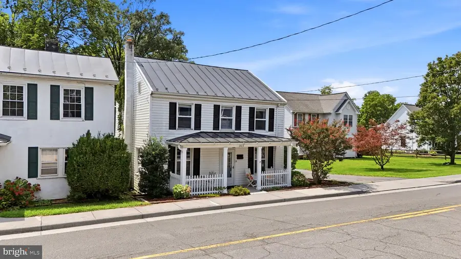 203 W Main St, Berryville, VA 22611 - #2