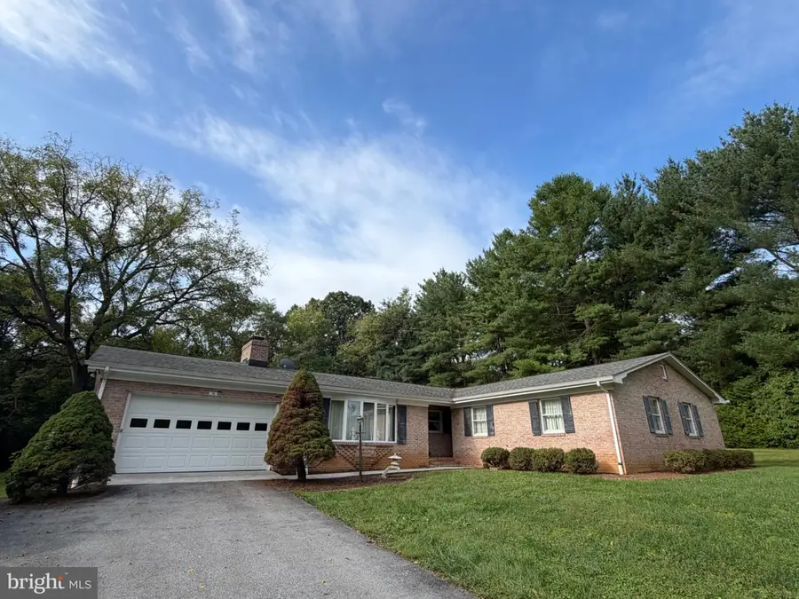 76 Davis Ln, Berryville, VA 22611 - #2