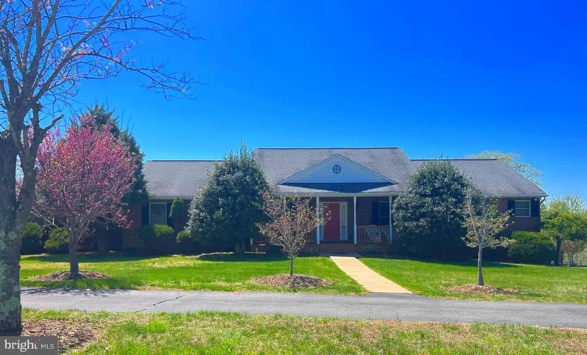 5265 Bear Hollow Ln, Amissville, VA 20106 - #1