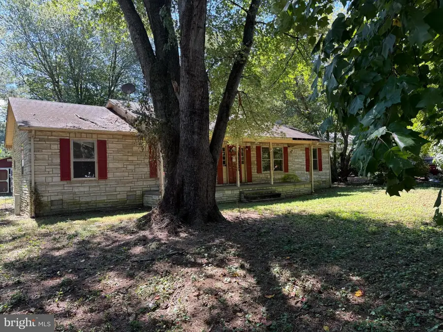 192 E Banbury Rd, Tappahannock, VA 22560 - Image #2