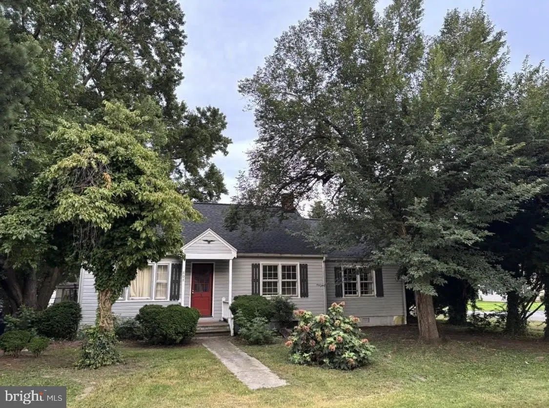 808 Daingerfield St, Tappahannock, VA 22560 - Image #1