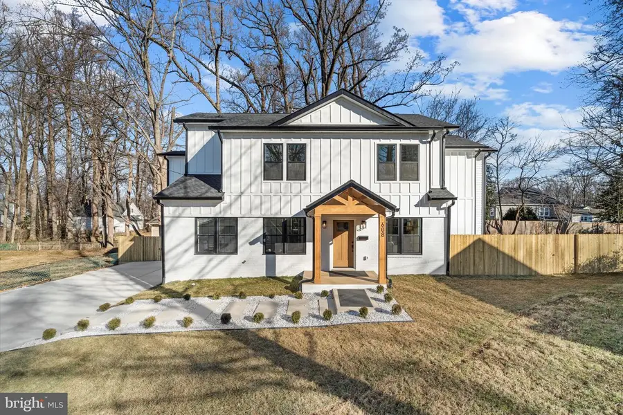 608 Laura Dr, Falls Church, VA 22046 - Image #2