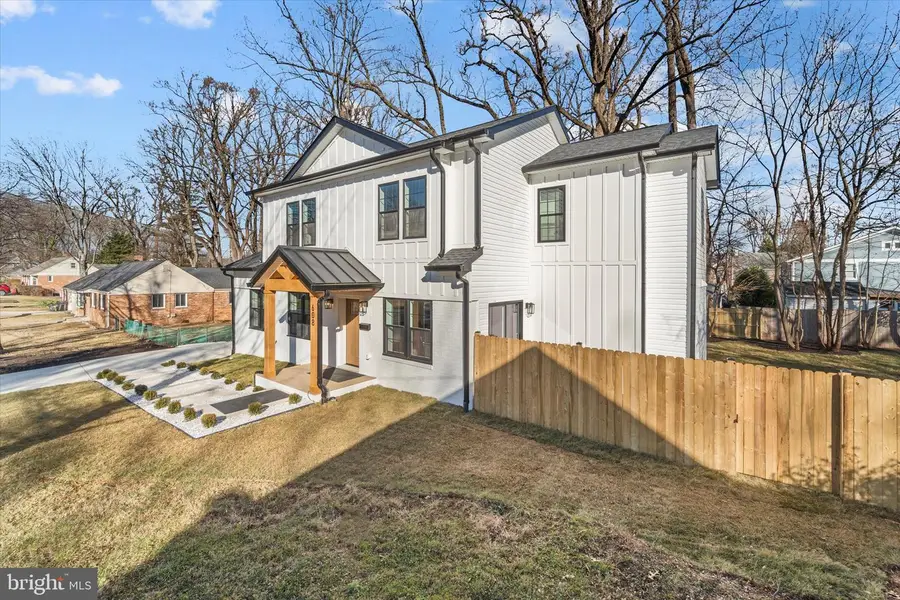 608 Laura Dr, Falls Church, VA 22046 - Image #3