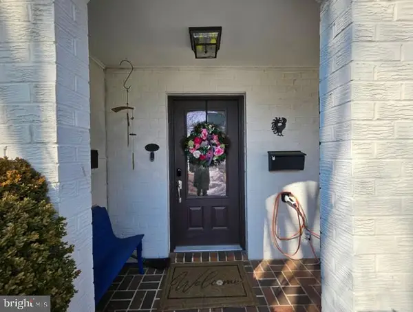 315 N Maple Ave, FALLS CHURCH, VA 22046