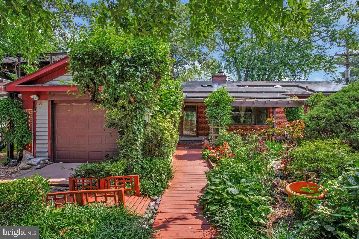 997 N Sycamore St N, Falls Church, VA 22046 - #1