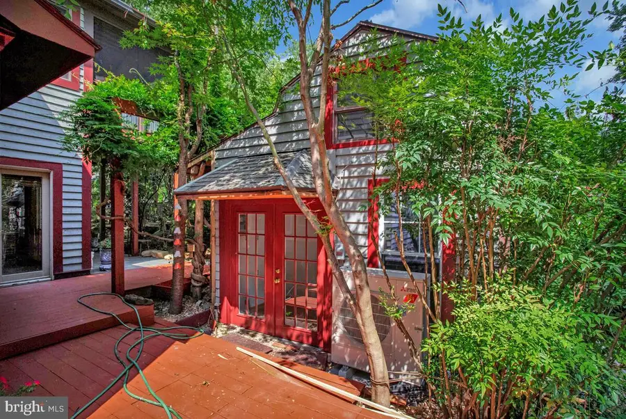 997 N Sycamore St N, Falls Church, VA 22046 - #3