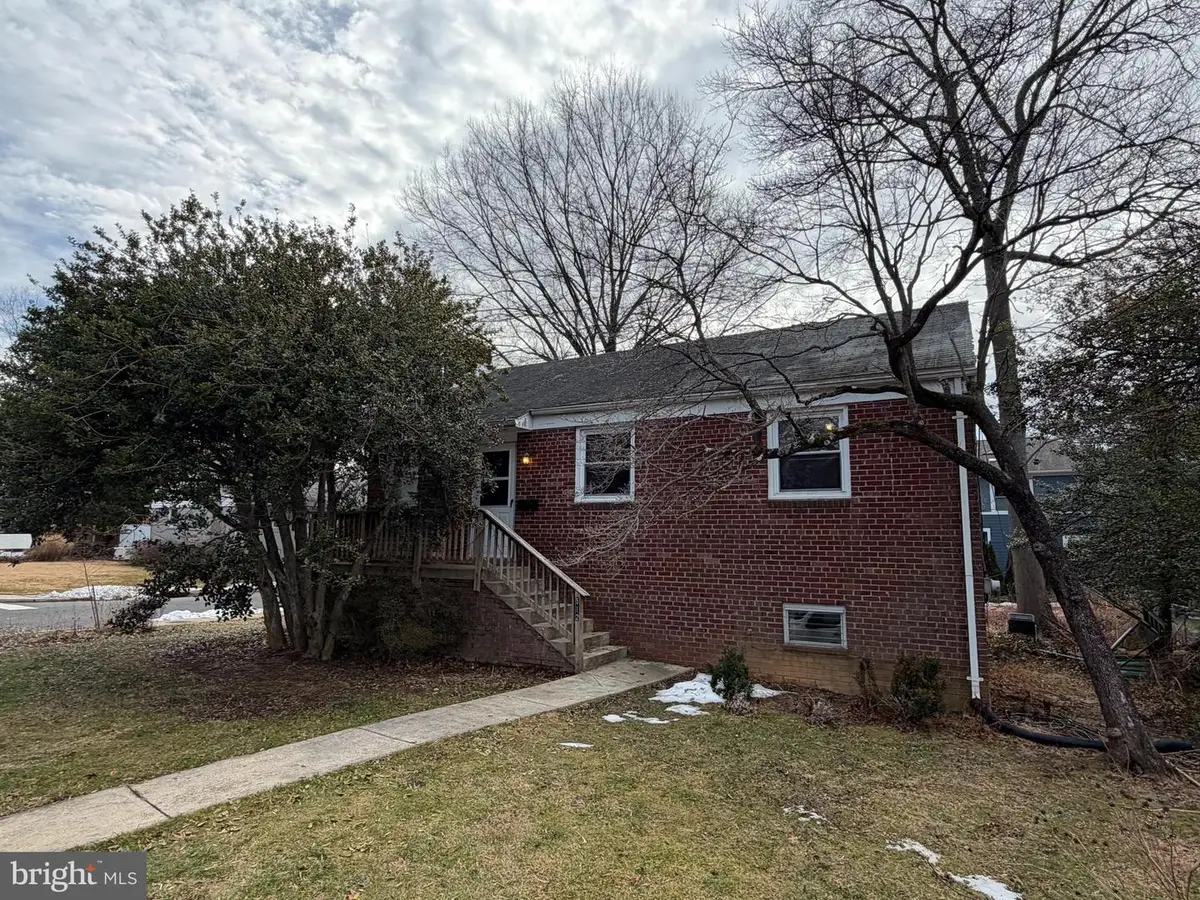 512 N West St, Falls Church, VA 22046 - #1