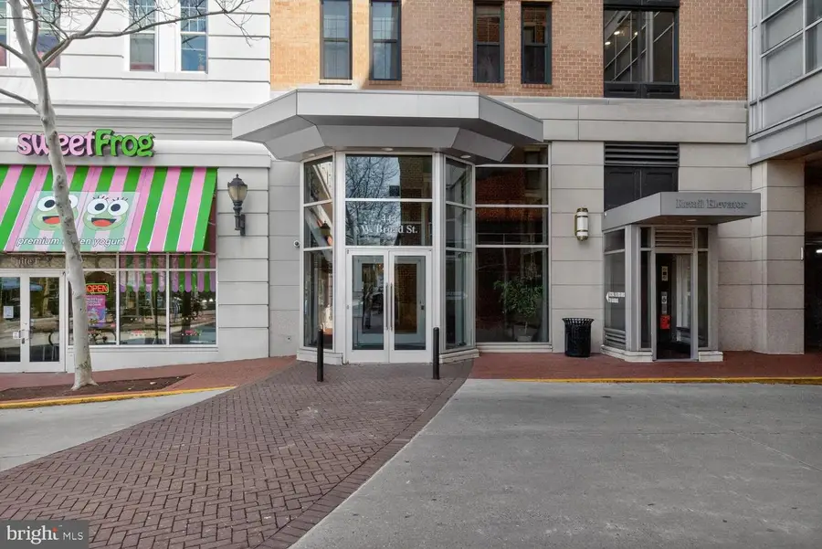 444 W Broad St W #204, Falls Church, VA 22046 - #2