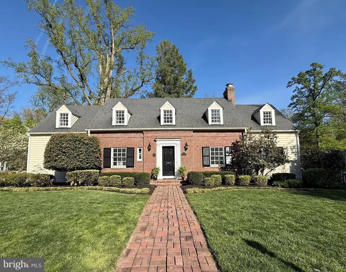 212 Forest Dr, Falls Church, VA 22046 - #1