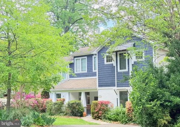 1312 Robinson Pl, FALLS CHURCH, VA 22046