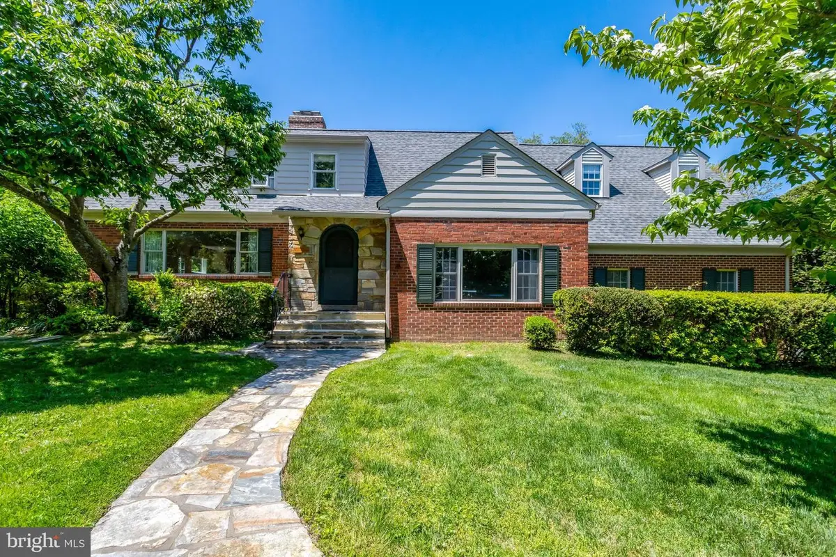 209 Tyson Dr, Falls Church, VA 22046 - #1