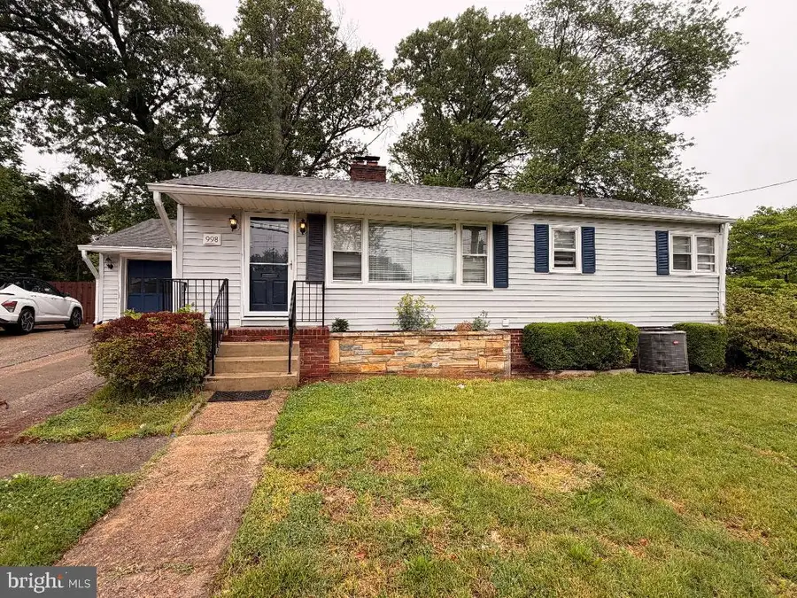 998 N Roosevelt St, Falls Church, VA 22046 - #2