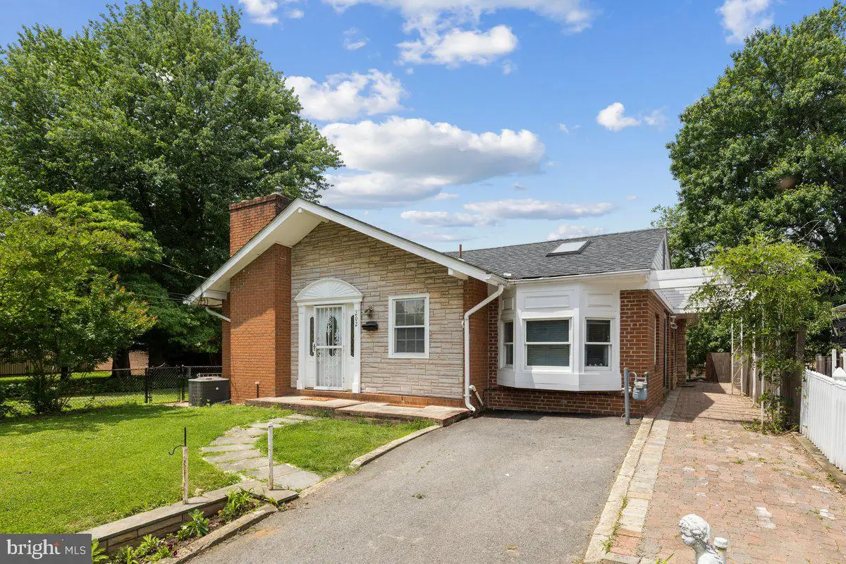 202 S Cherry St, Falls Church, VA 22042 - #1