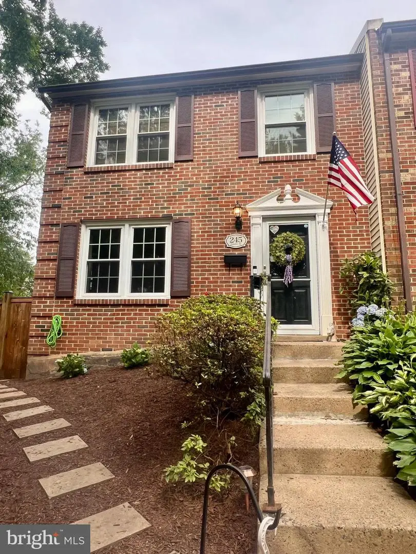 245 Gundry Dr, Falls Church, VA 22046 - #1
