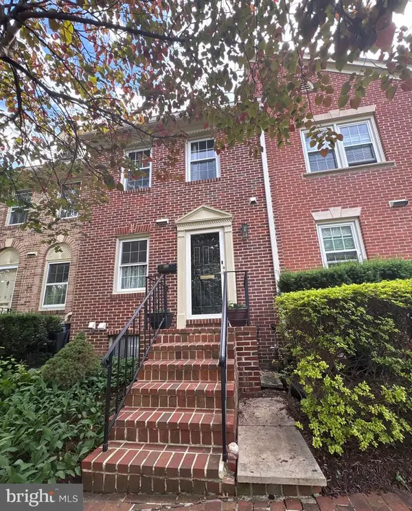 109 Great Falls St #10, FALLS CHURCH, VA 22046