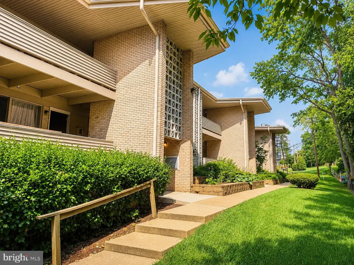 142 Birch St #c-5, Falls Church, VA 22046 - #1