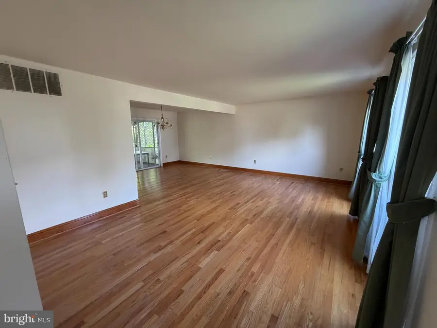 501 Greenwich St, Falls Church, VA 22046 - #3