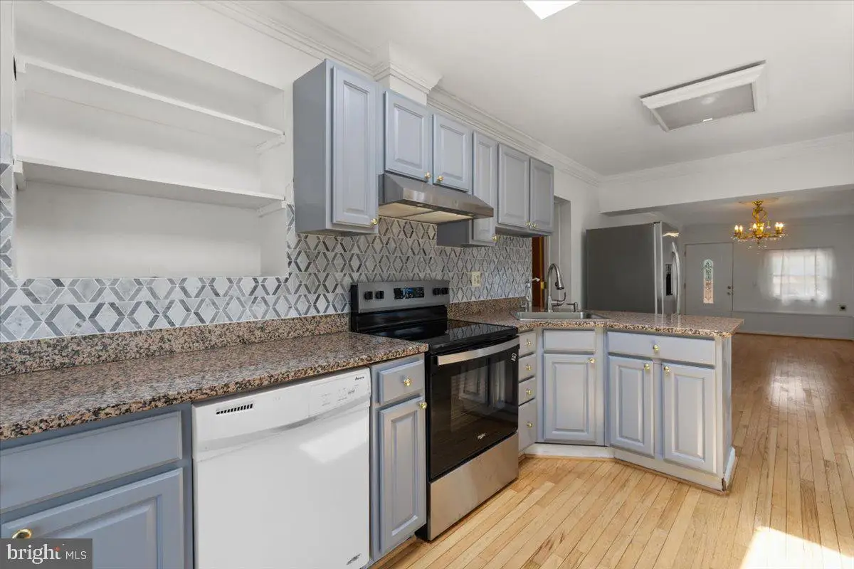 202 S Cherry St, Falls Church, VA 22042 - #1