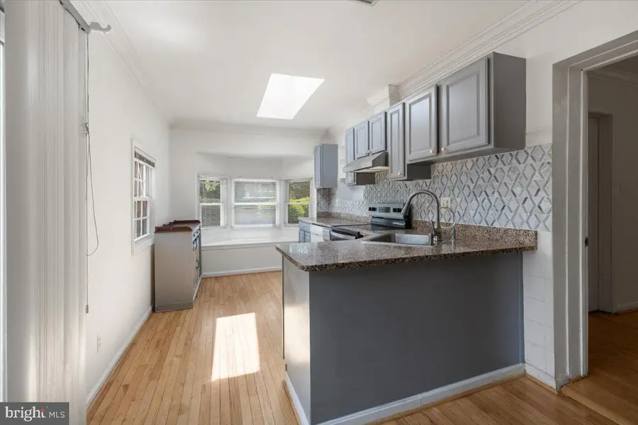 202 S Cherry St, Falls Church, VA 22042 - #2