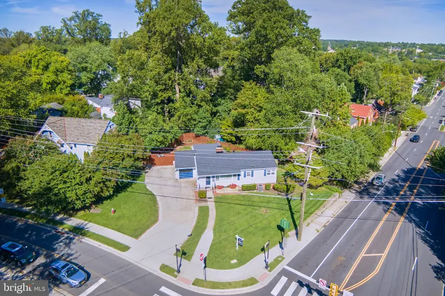 998 N Roosevelt St, Falls Church, VA 22046 - #2