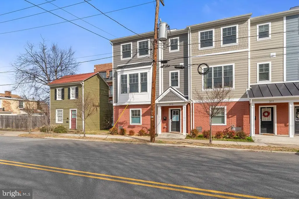 313 Charles St, Fredericksburg, VA 22401 - #1