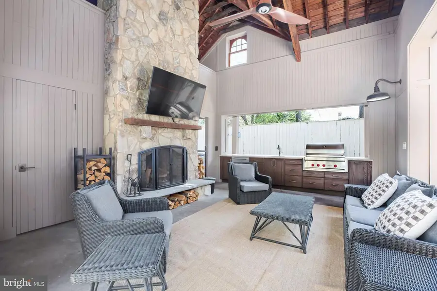 1111 Prince Edward St, Fredericksburg, VA 22401 - #2