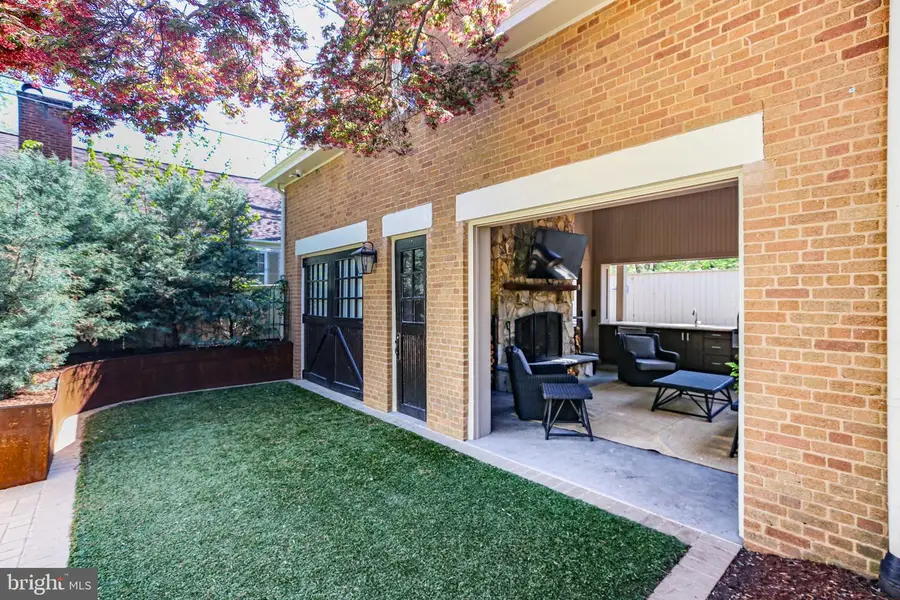 1111 Prince Edward St, Fredericksburg, VA 22401 - #3