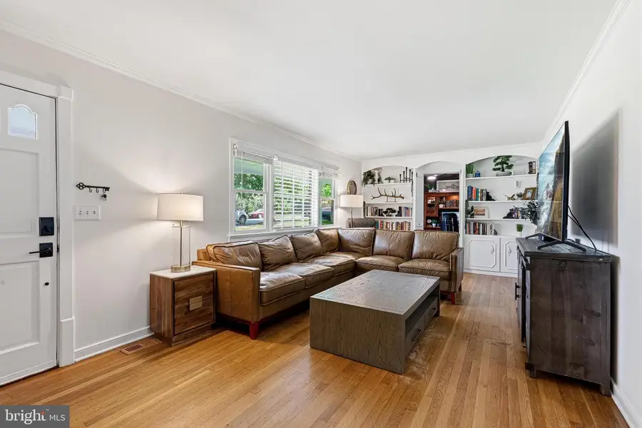 710 Bunker Hill St, Fredericksburg, VA 22401 - #3