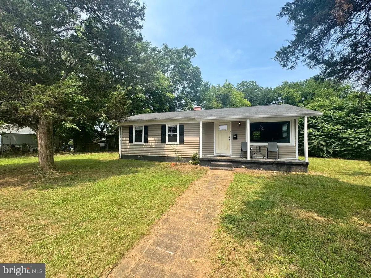 211 Howison Ave, Fredericksburg, VA 22401 - #1