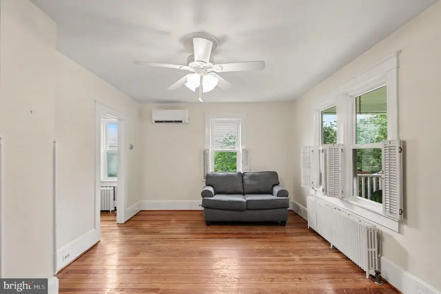 923 Monument Ave, Fredericksburg, VA 22401 - #2