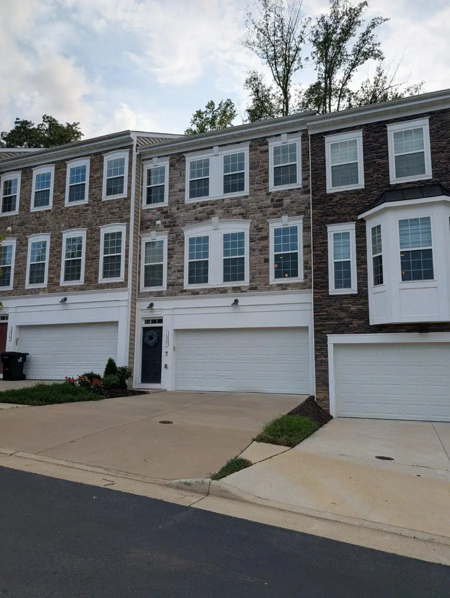 1327 Gilmore St, Fredericksburg, VA 22401 - #2