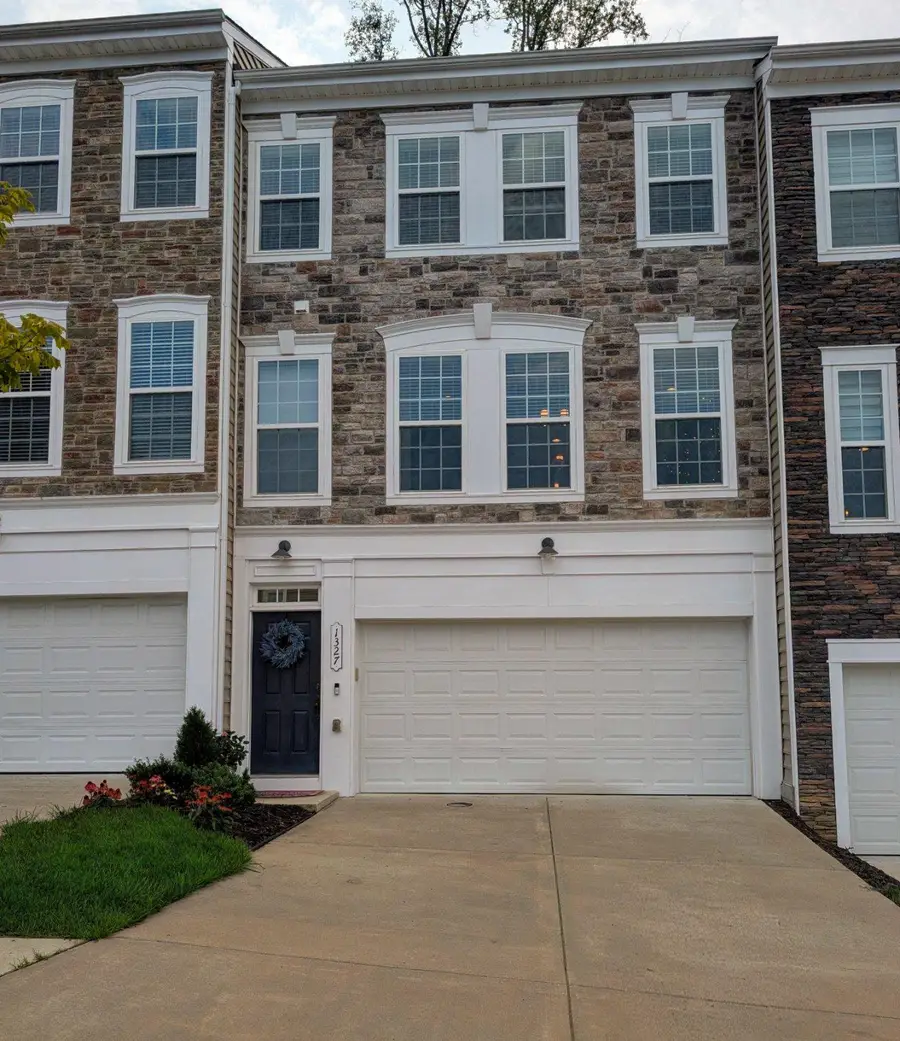 1327 Gilmore St, Fredericksburg, VA 22401 - #3