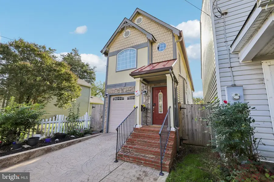 626 Stuart St, Fredericksburg, VA 22401 - #2