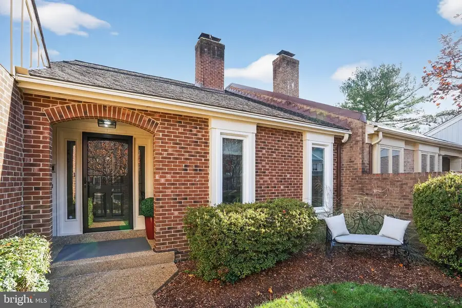 3889 Tusico Pl, Fairfax, VA 22030 - Image #2