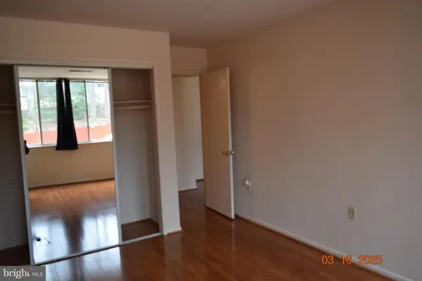 10027 Fair Woods Dr # 322 Dr, FAIRFAX, VA 22030