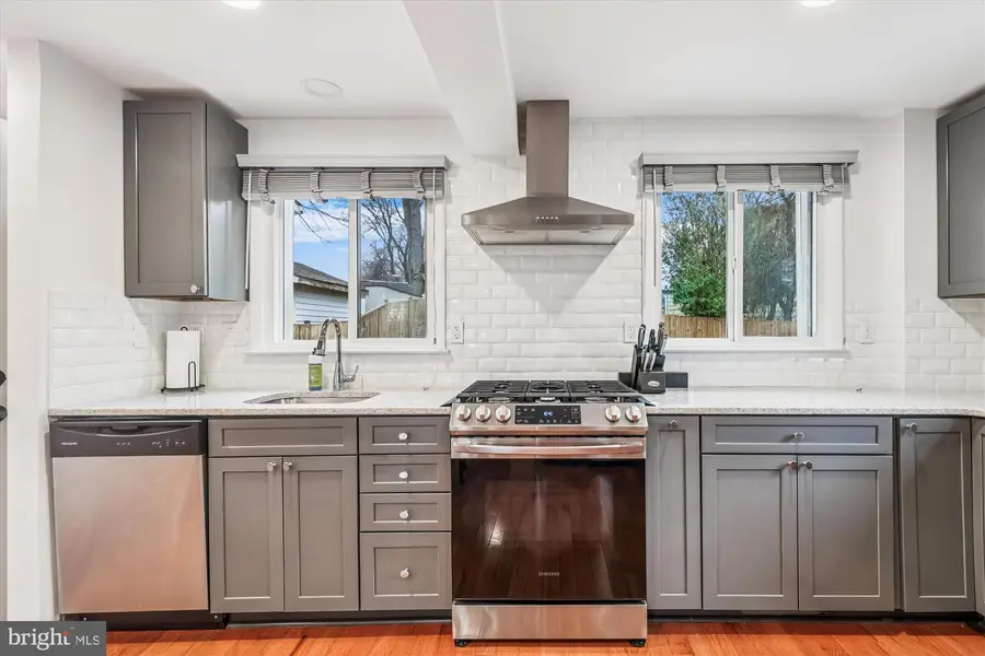 4204 Ardmore Pl, Fairfax, VA 22030 - Image #3