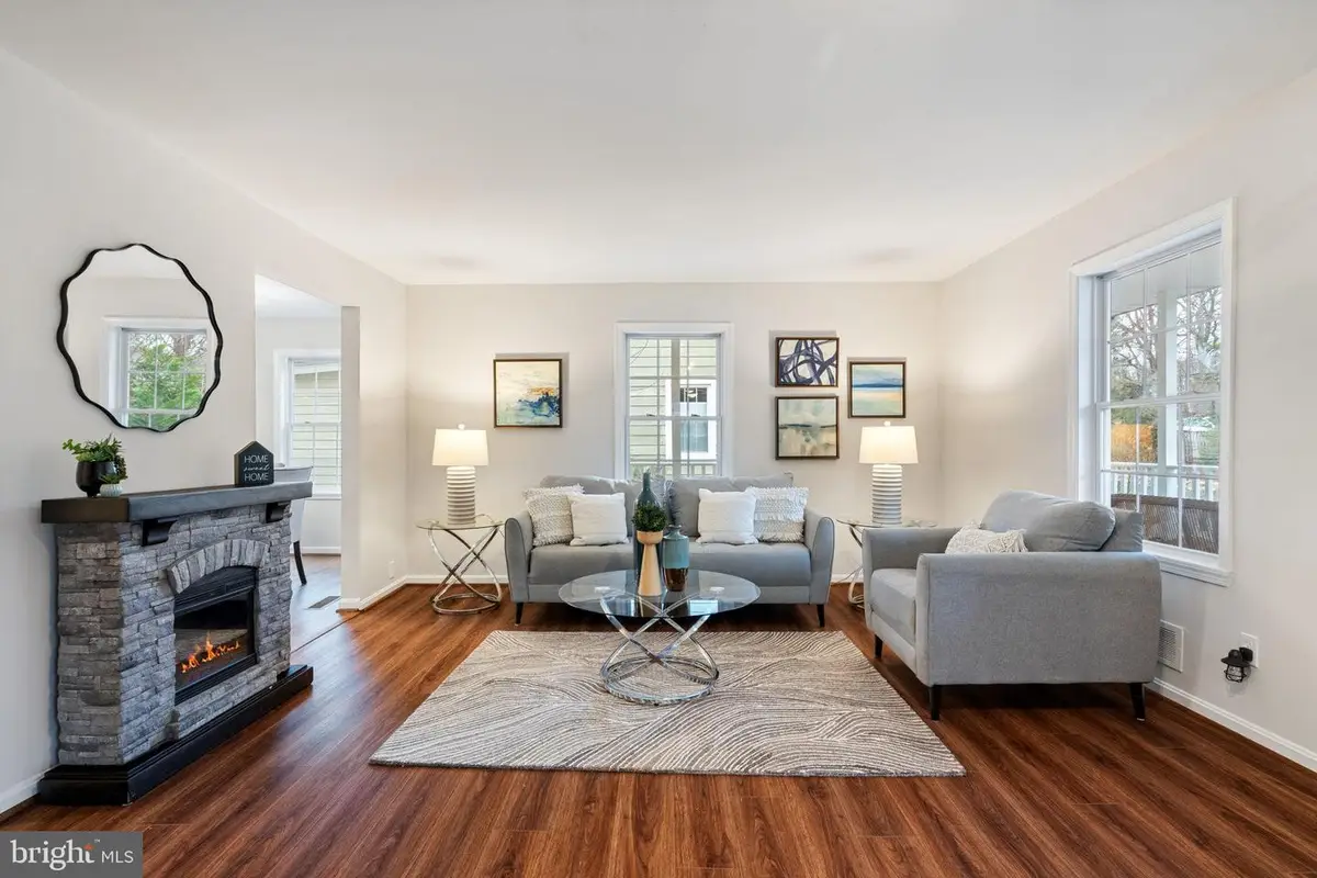 4009 Roberts Rd, Fairfax, VA 22032 - #1