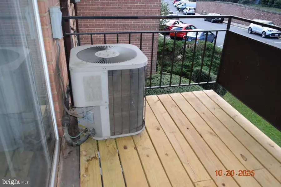 10027 Fair Woods Dr #322, Fairfax, VA 22030 - Image #3