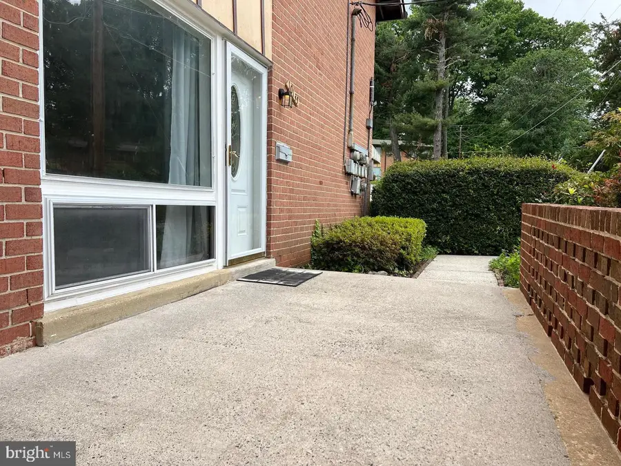 10135 Fair Woods Dr, Fairfax, VA 22030 - #3