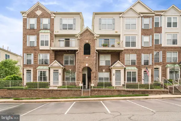 4105 Oxford Ln #302, FAIRFAX, VA 22030