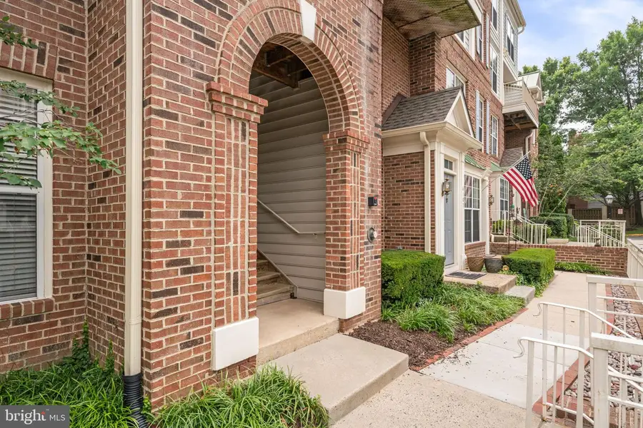 4105 Oxford Ln #302, Fairfax, VA 22030 - #2