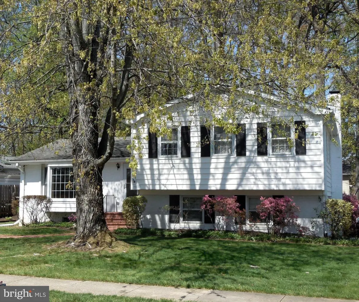 9906 Colony Rd, Fairfax, VA 22030 - #1