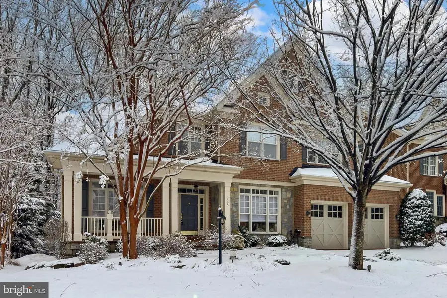 3555 Early Woodland Pl, Fairfax, VA 22031 - #3