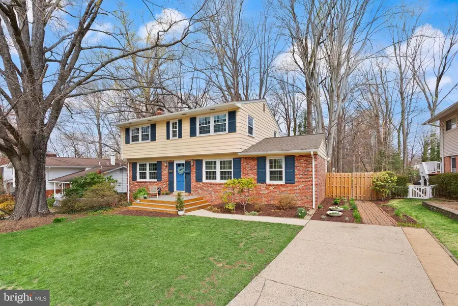 3213 Fair Woods Pkwy, Fairfax, VA 22030 - #2